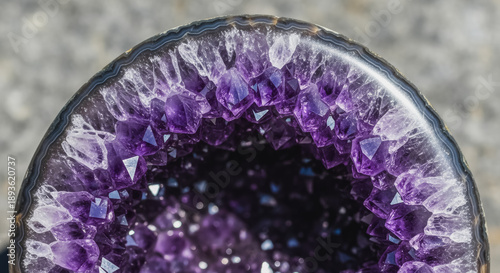 Obraz na płótnie Amethyst geode crystal cluster