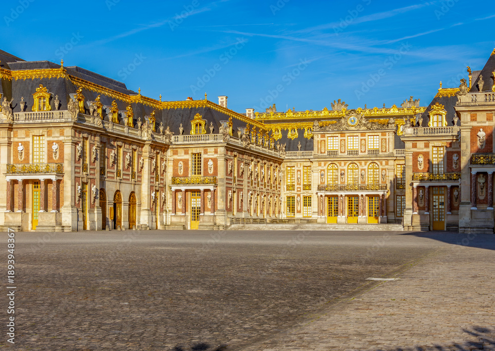 Fototapeta premium Court of Honor (Cour d’Honneur) in Versailles palace outside Paris, France