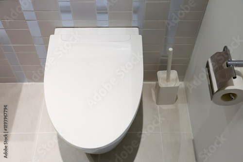 Photos A white smart toilet is in the bathroom.