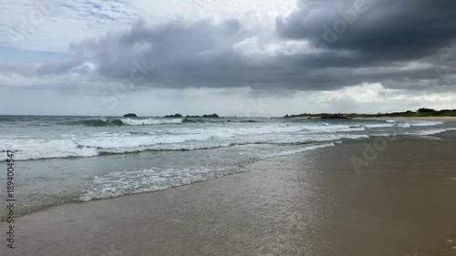Vagues sur les côtes bretonne.