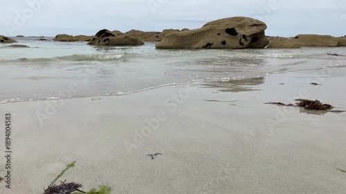 Mer calme en bretagne.