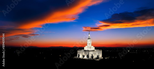 Obraz na płótnie Pocatello LDS Mormon Latter-Day Saint Temple at Sunset with Glow