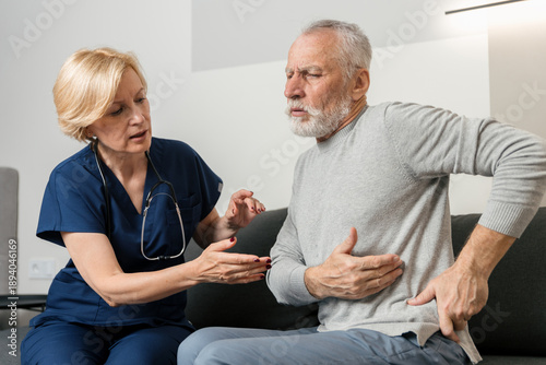 Εκτύπωση καμβά Doctor visits senior patient at home for health consultation and support