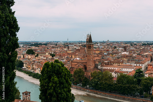 Tableau sur toile Verona cityscape from Castel San Pietro with the Adige River flowing through