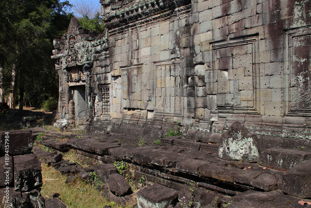 Fototapeta premium ancient ruined hindu and buddhist khmer temple (preah khan) in angkor in siem reap in cambodia