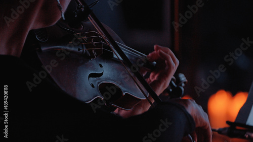 Foto Intimate close-up of a violinist performing
