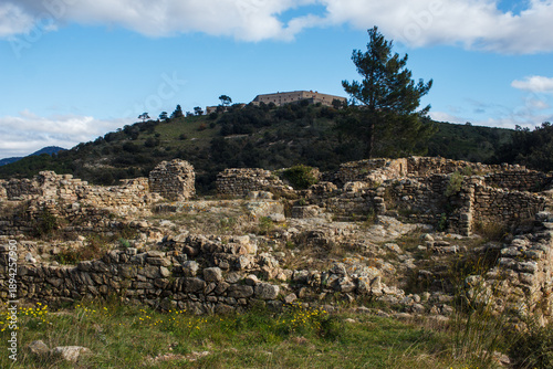 Wallpaper Mural Ruines de Panissars à la frontière France Espagne Torontodigital.ca