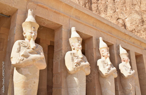Obraz na plátne The Mortuary Temple of Hatshepsut in Deir el-Bahari, Egypt, with statues lining the grand colonnade