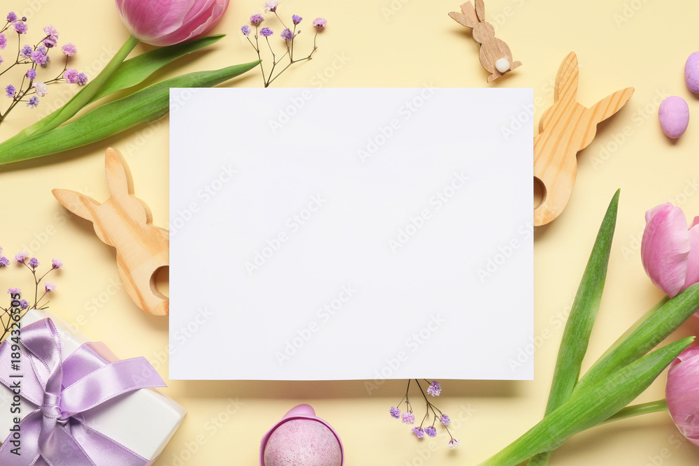 Obraz premium Composition with blank card, Easter eggs, gift box and flowers on beige background