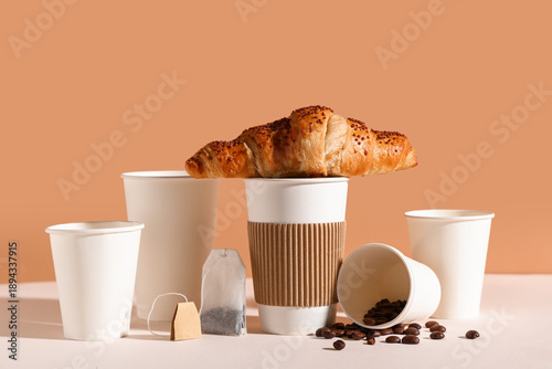 Different paper cups, crois...