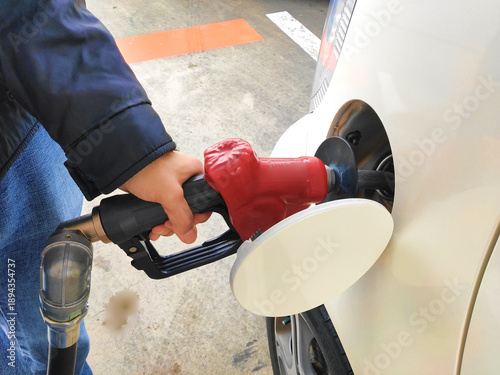 ガソリンスタンドでの給油