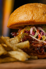 Papier peint photo Restaurant Burger porc effiloché frites maison  © STOCKEROcr