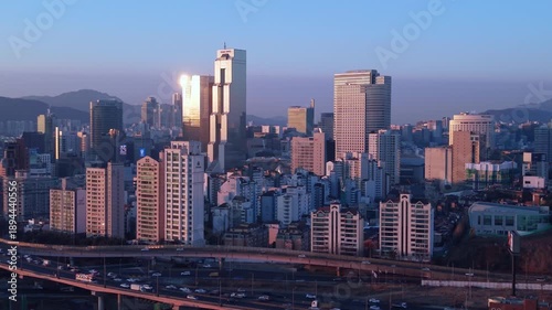 Morning cityscape in Samseong-dong, Seoul. 서울 삼성동의 아침 도시 풍경	
