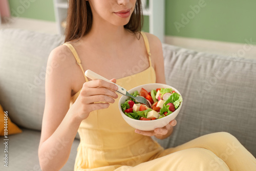 Young woman with bowl of ve...