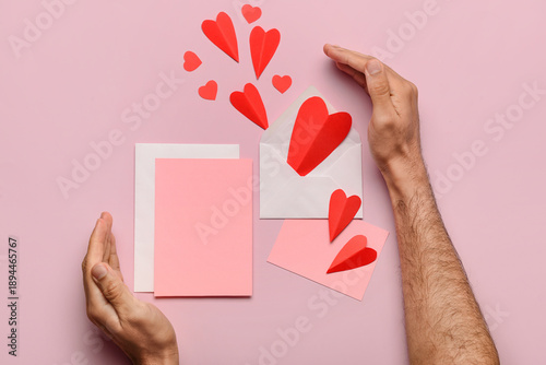 Male hands with envelope, b...