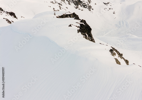 Canvas Print Pristine Snowfield Over a Rocky Mountain Ridge in BC, Canada — Wide, Serene Wint