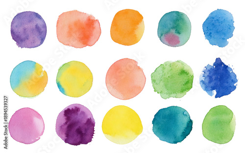 様々な色の水彩で描いた円形の素材セット