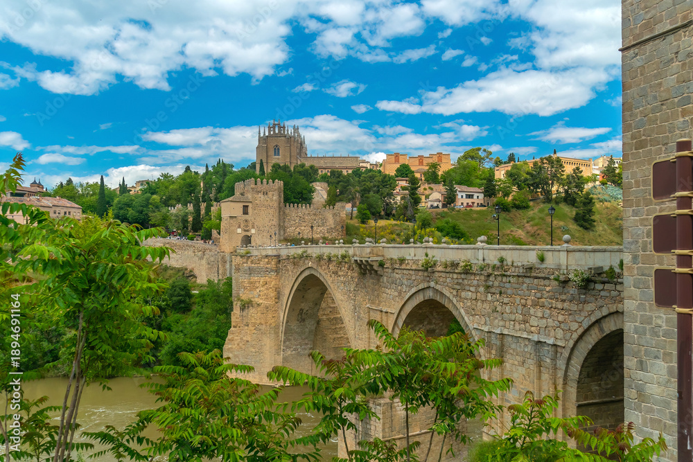 Fototapeta premium Toledo city skyline, cityscape of Spain
