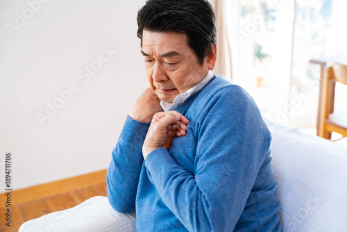 Foto 手が内側に入る男性