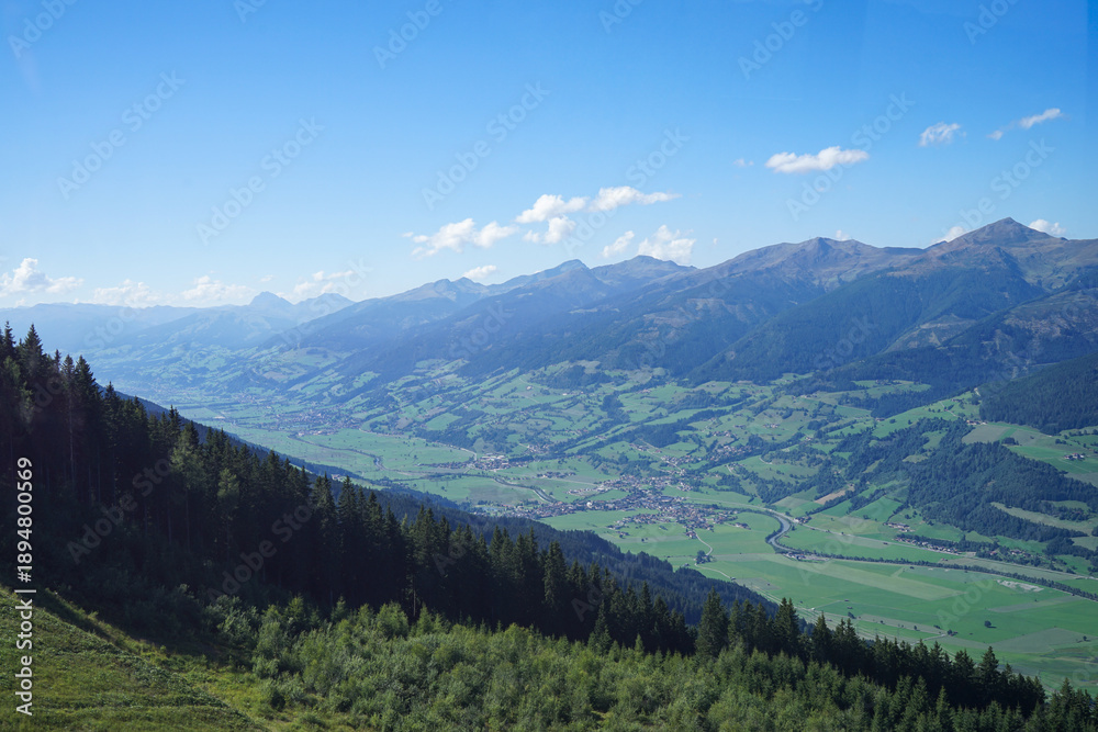 Fototapeta premium Panoramic Valley View from Kitzsteinhorn in the Austrian Alps