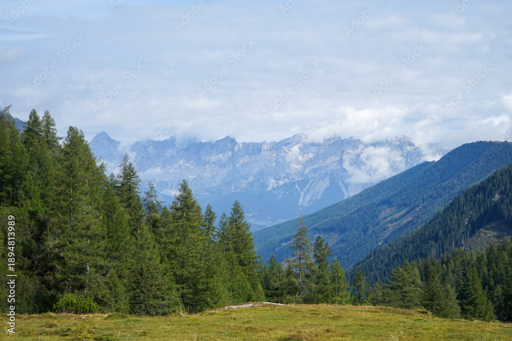 Obraz premium Panoramic Alpine Landscape While Hiking on Ursprungalm, Austria