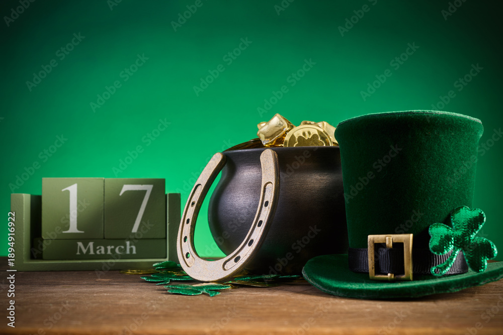 Obraz premium St. Patrick's day celebration with leprechaun hat and pot of gold