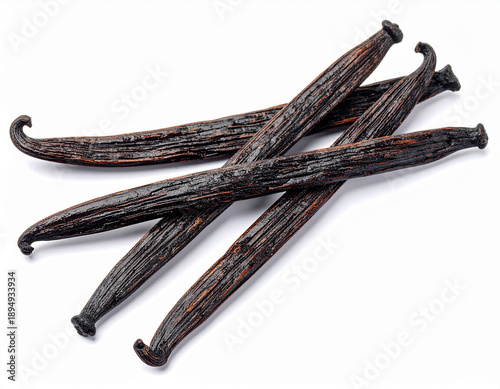 Frische Vanilleschoten auf weißem Hintergrund