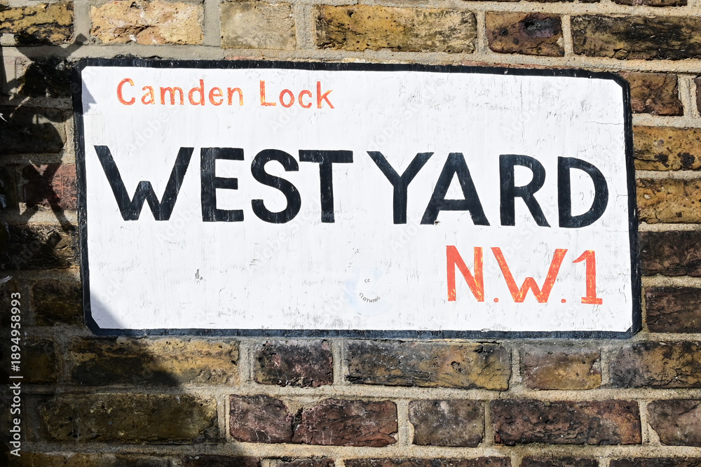 Naklejka premium 'West Yard' sign, Camden Lock, London