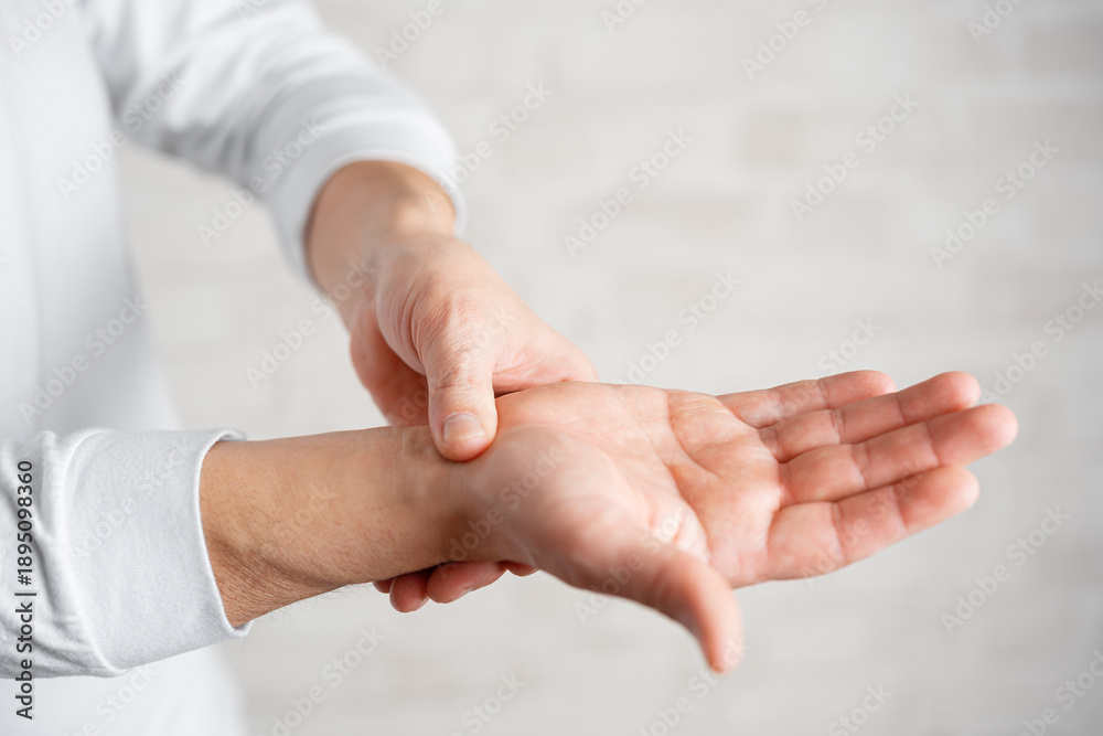 Obraz premium Carpal tunnel syndrome, wrist pain