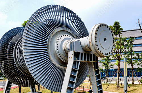 Valokuva The low-pressure cylinder rotor of a steam turbine, the core rotating component of the steam turbine