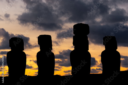 Photos Moais at sunset, Easter Island, Rapa Nui