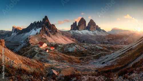 Принти на полотні Scenic view of Tre Cime di Lavaredo peaks and rifugio locatelli mountain hut in