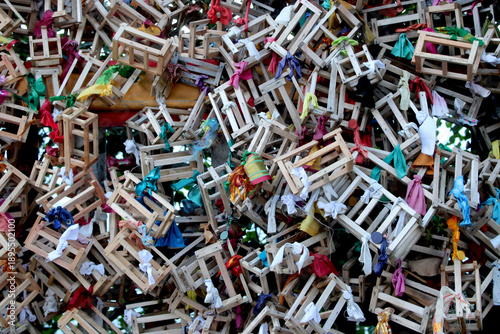 Bild auf Leinwand Wooden Miniature Cradles and Prayer Ribbons at Koneswaram