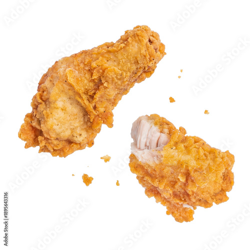 Foto crispy golden fried chicken pieces, one drumstick and one thigh, breaking apart
