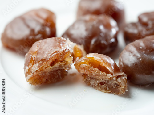 marron glace, A dessert made by pickling chestnuts in sugar