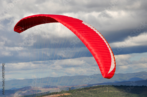 Capture the essence of freedom with exclusive paragliding photos above the clouds. High-impact visual images that convey the desire to fly and the courage to overcome limits. Acquire the extraordinary