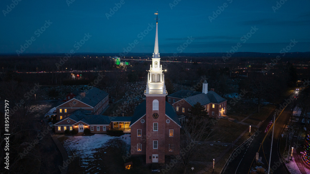 Naklejka premium Winter aerial view featuring the First Church of Christ in Old Wethersfield, Connecticut