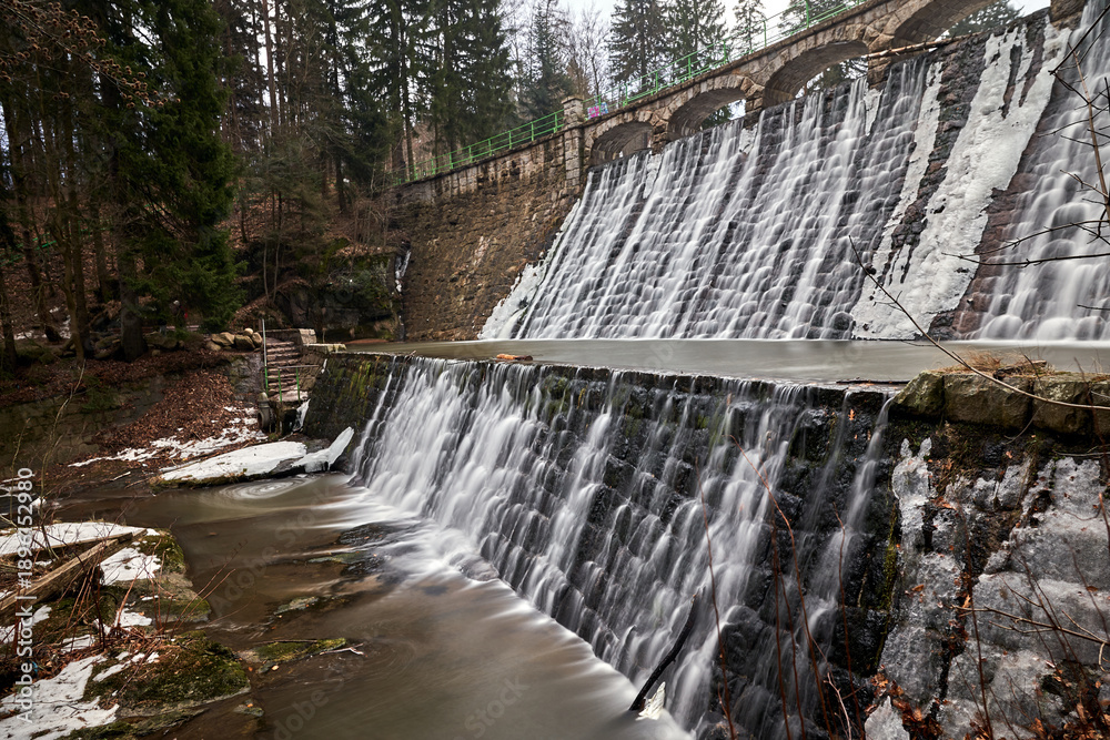 Obraz premium Historic stone dam on the Lomnica River in Karpacz