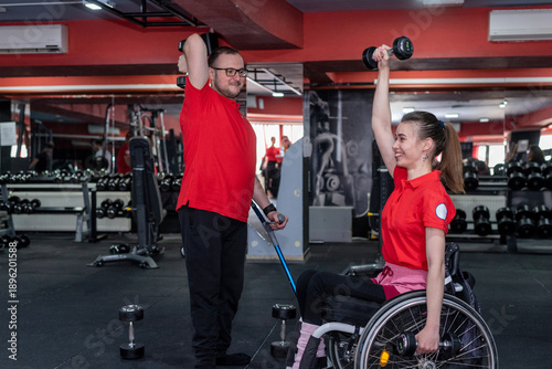 People with disabilities lifting weight in a gym