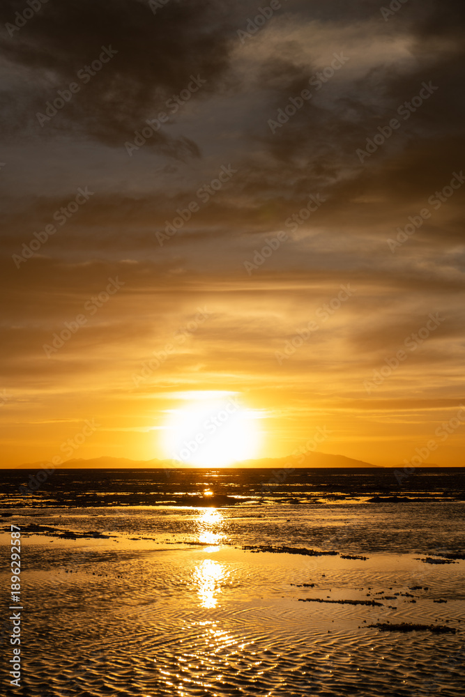 Fototapeta premium sunset in the salt flats