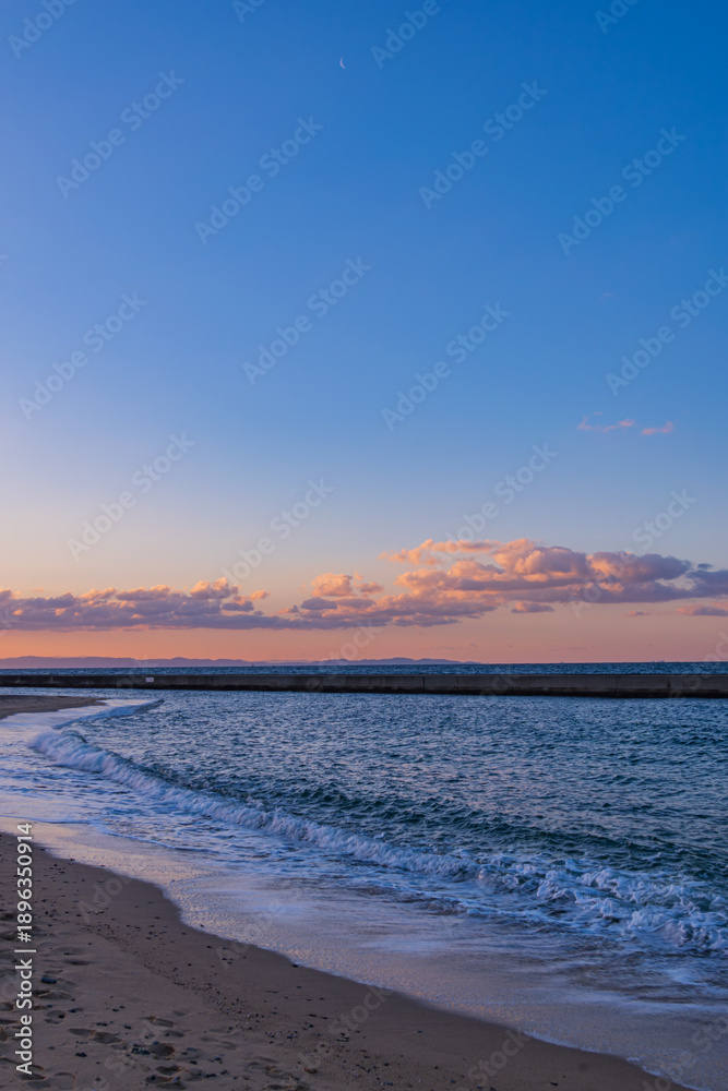 Obraz premium 朝焼けと海