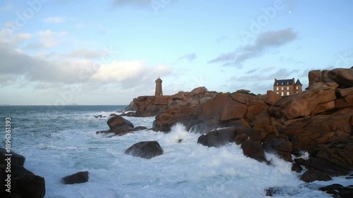 Coup de vent sur la côte de granit rose - Bretagne