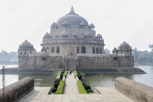 Slika na platnu frontal view of sher shah suri tomb at sasaram with a stone causeway across the