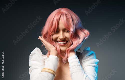 Beautiful young woman in pi...