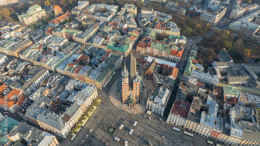 Obraz premium krakow,poland,autumn,fall,oldtown,oldcity,market,square,main,rynek,architecture,urban,cityscape,aerial,drone,overhead,above,vertical,church,basilica,landmark,historic,history,europe,european,travel,to