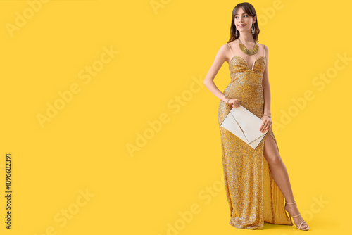 Beautiful young woman in pr...
