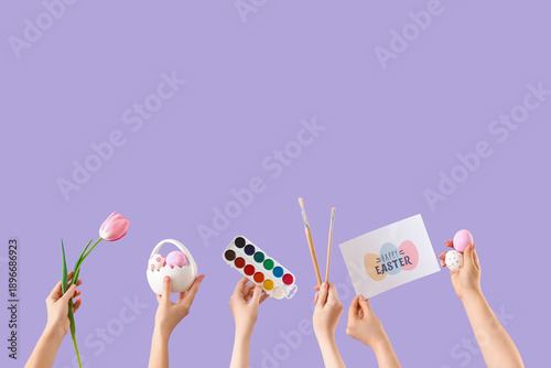 Female hands with Easter eg...