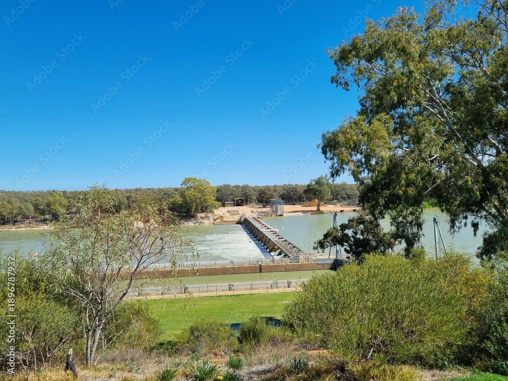 Obraz premium A lock on the Murray River at Berri in South Australia
