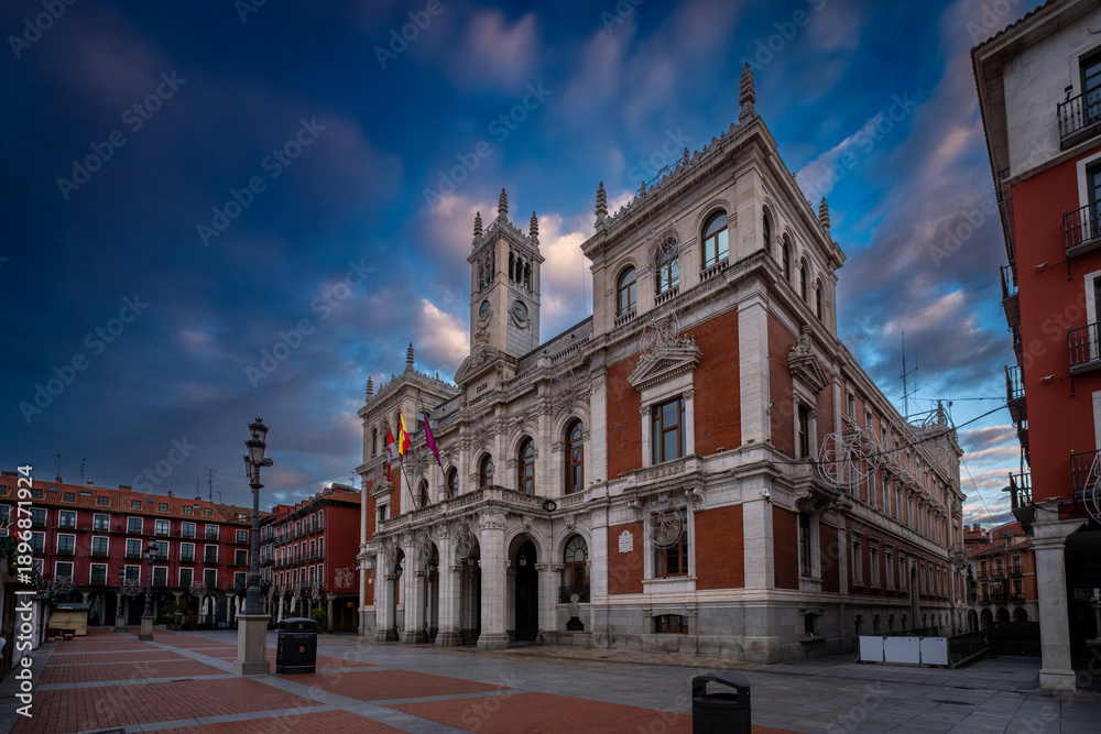 Fototapeta premium Valladolid ciudada europea de España centrla en invierno al anochecer