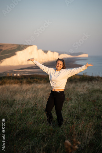 Une femme heureuse en nature